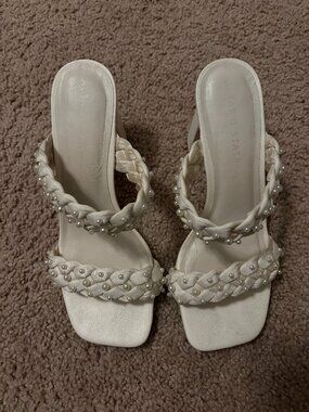 Alter'd State White Pearl Strappy Heels 4ish Inches Wedding Prom Evening Size 85